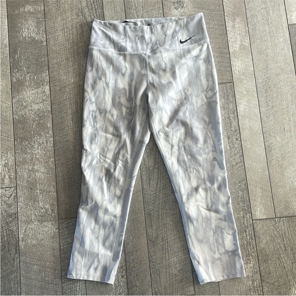 Nike Dri-Fit Size Medium Grey Tie Dye Printed High-Rise Activewear Leggings. - Picture 2 of 6